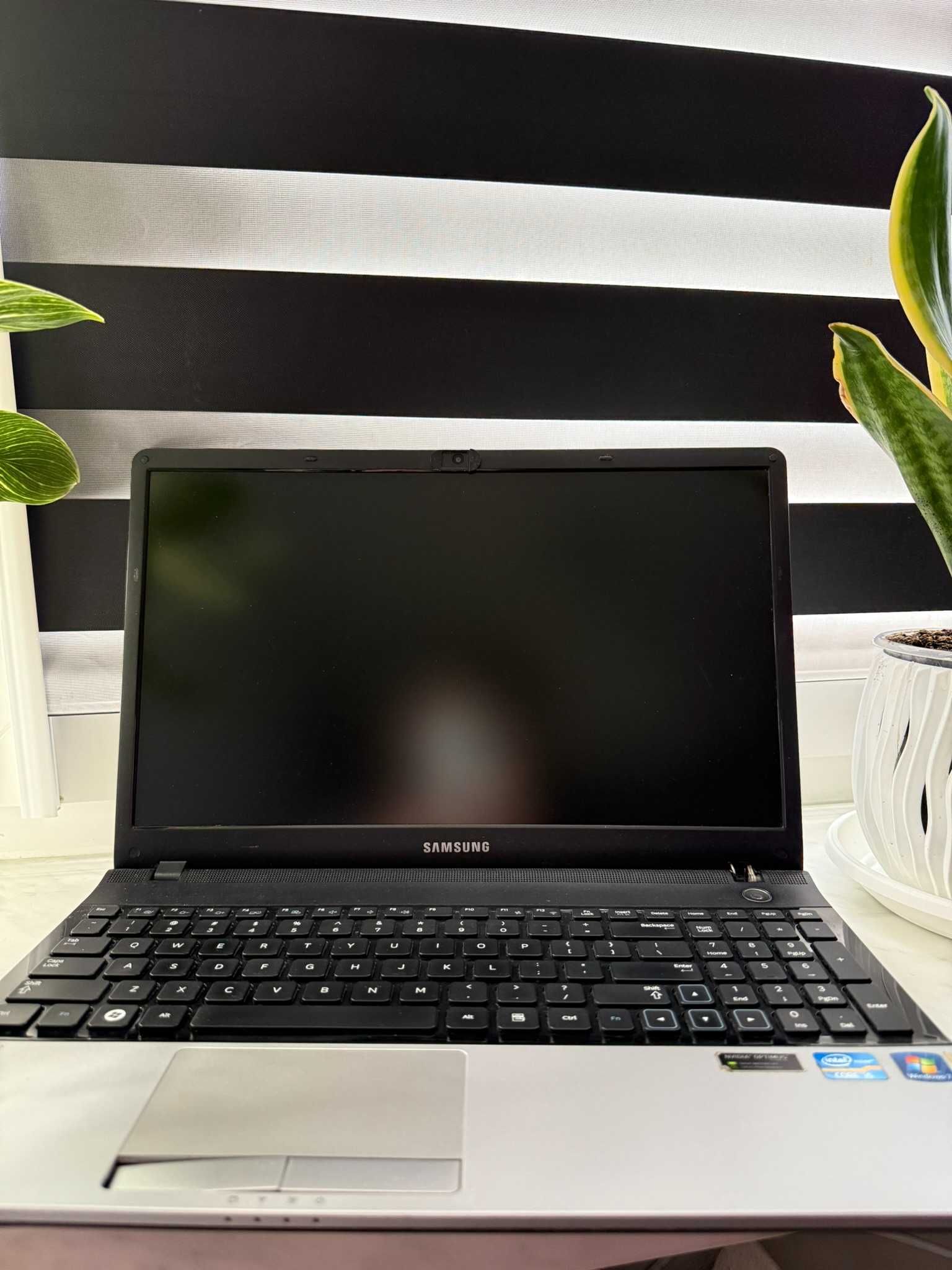 Notebook Samsung Intel Core i5/8/233 NP300