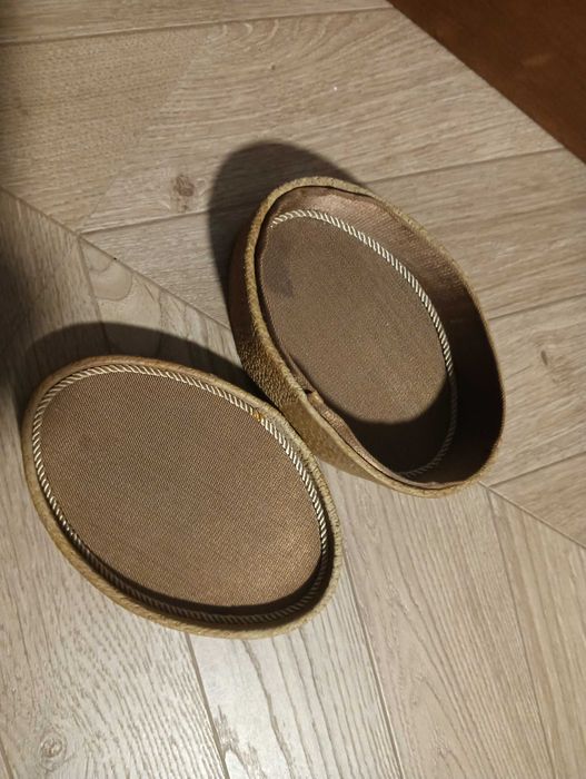 Pudełko z pokrywką stare skórzane malowane puzderko