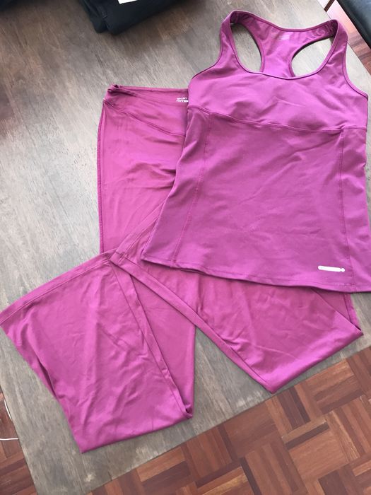 Conjunto desportivo roxo calças e top da Sportzone