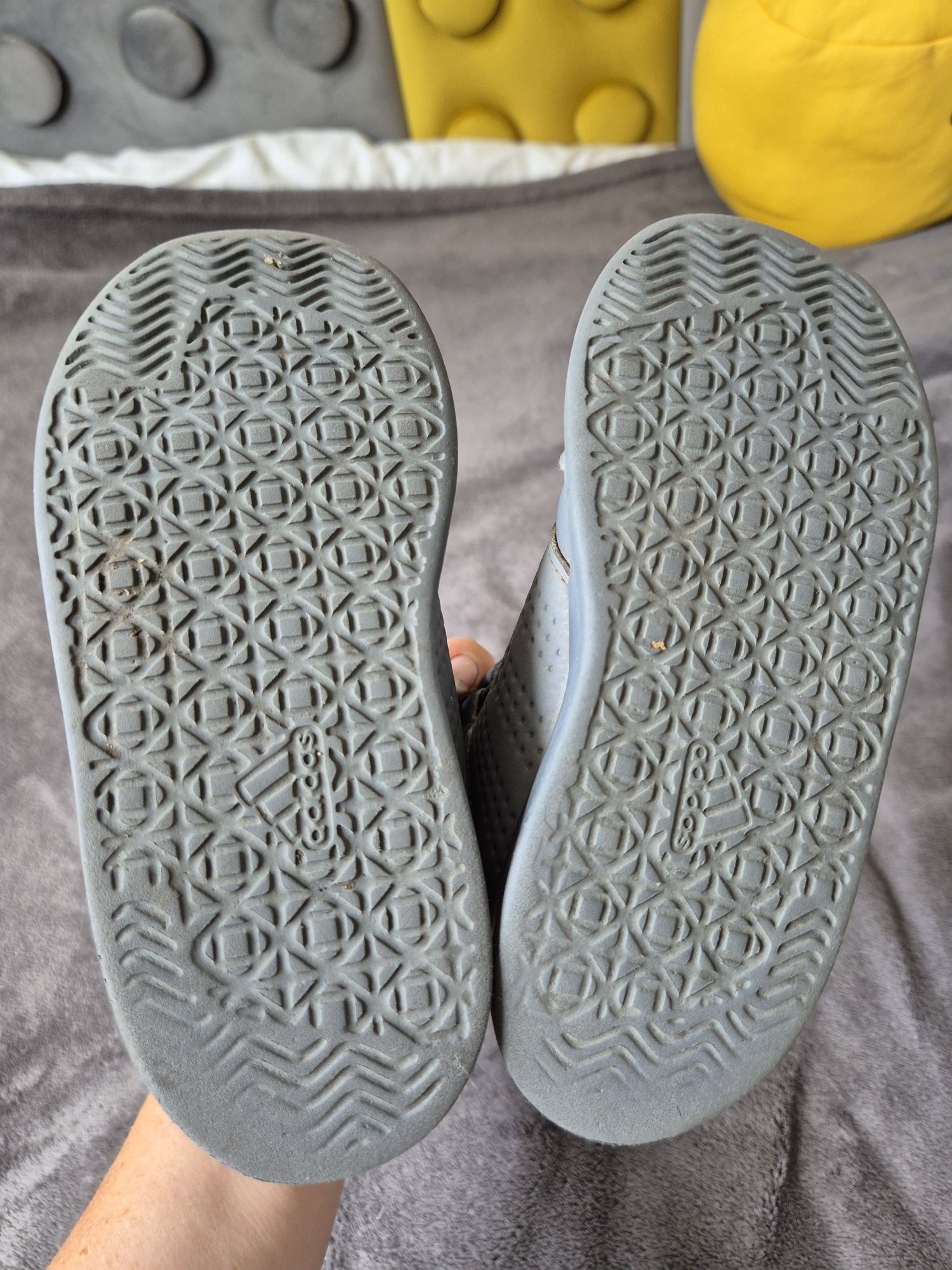 Buty Adidas dla chłopca r.26,5. Gratis Półbuty Lasocki r.26