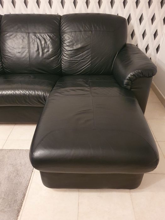 Sofá preto em pele Ikea