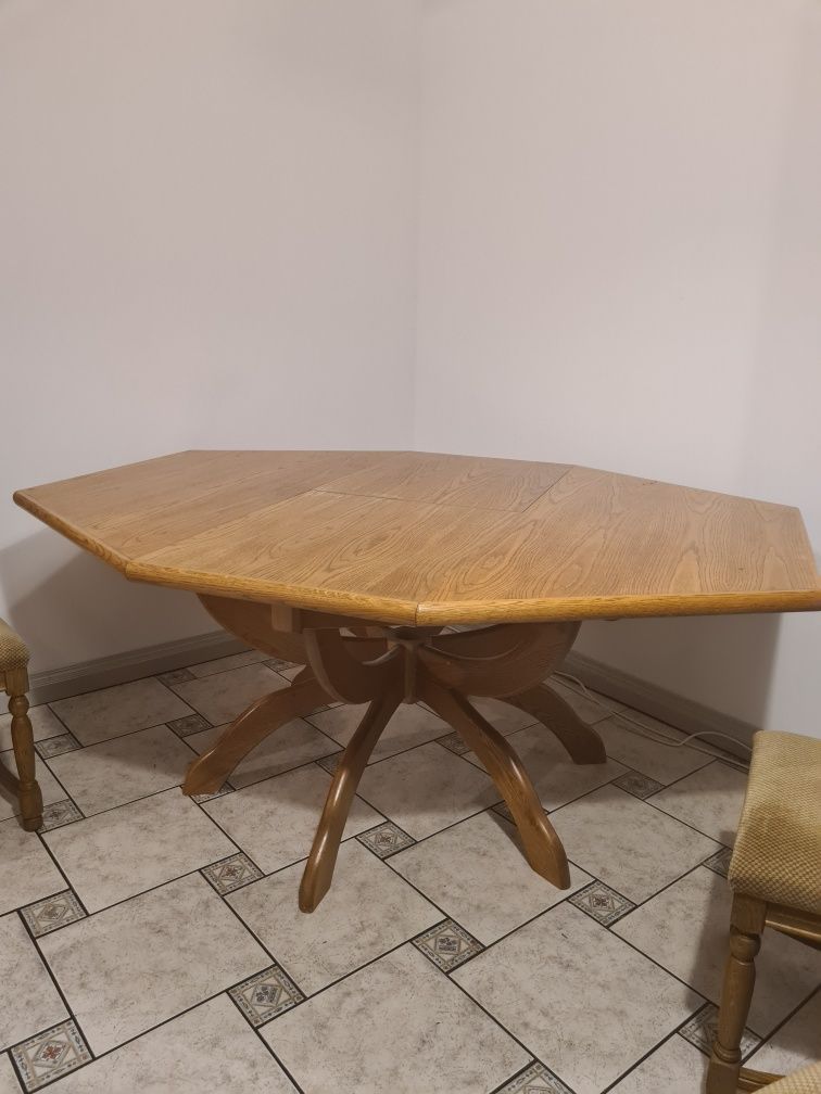 Duży drewniany, rozkładany stół do salonu/kuchni z 6 krzesłami!