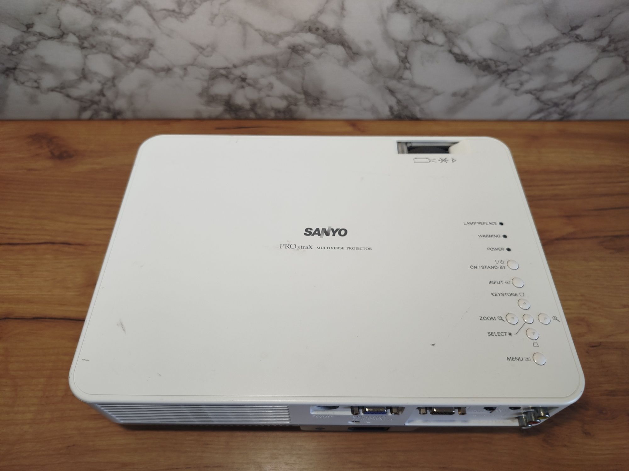 Projektor SANYO PLC-XW55A – 2500 ANSI – Dobry stan