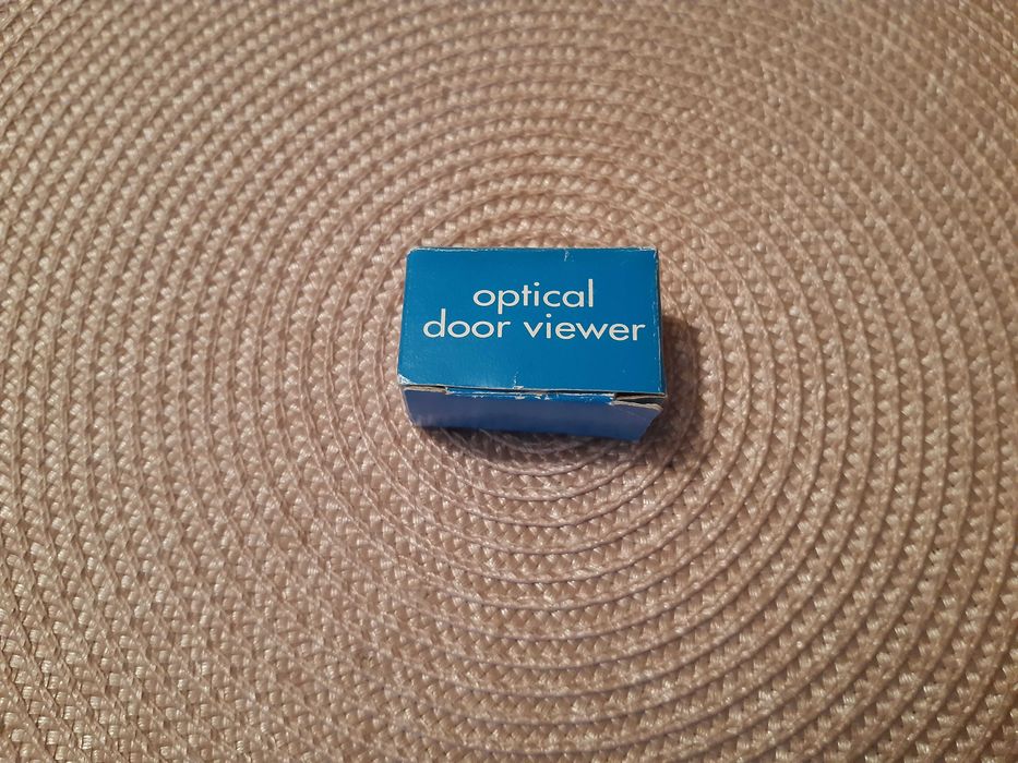 Wizjer do drzwi szerokokątny-regulowany.