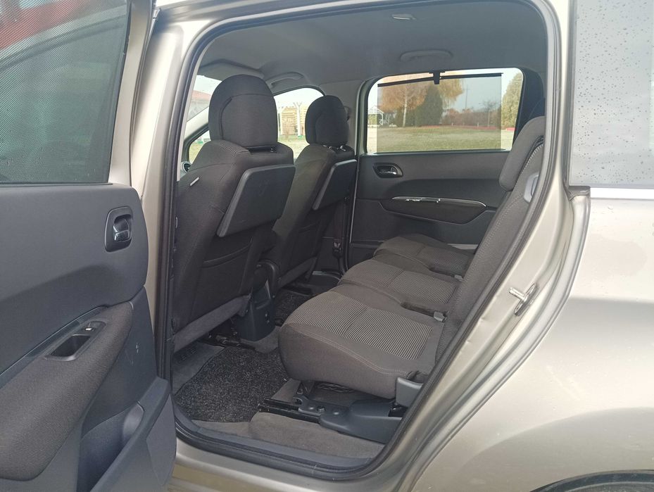 peugeot 2010r 7-osobowy 1.6 HDI