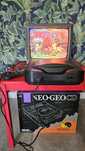 Neo geo cd + box + 2 pady + 2 gry (zasilacz, kabel do tv, styropian)