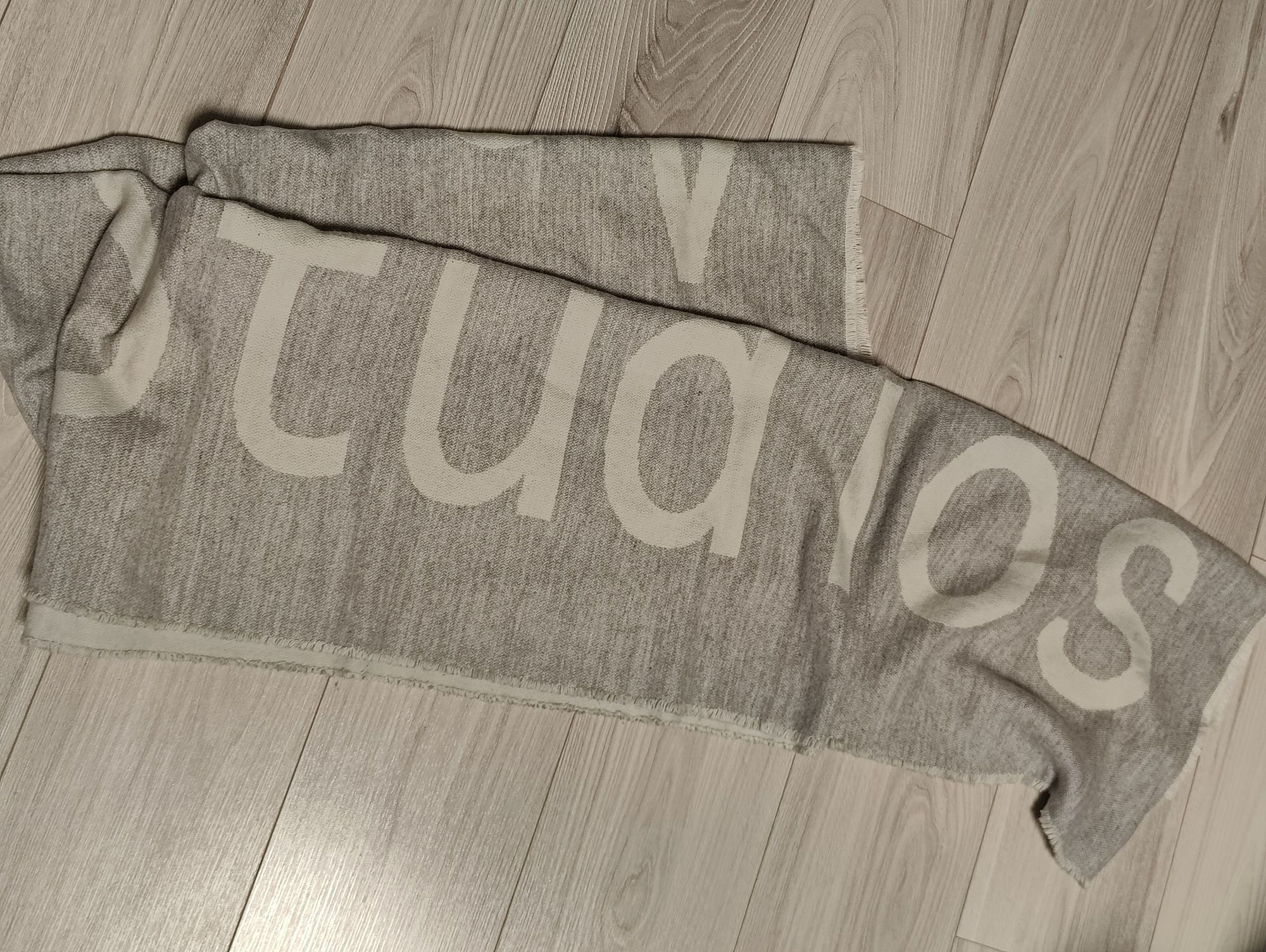 Przepiękny wełniany szalik Acne Studios nowy bez metki