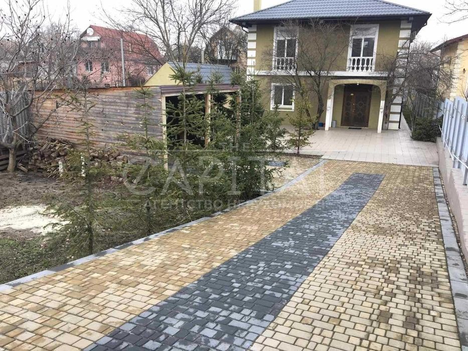 ОРЕНДА Великий сімейний будинок з терасою та камінном поруч із метро!