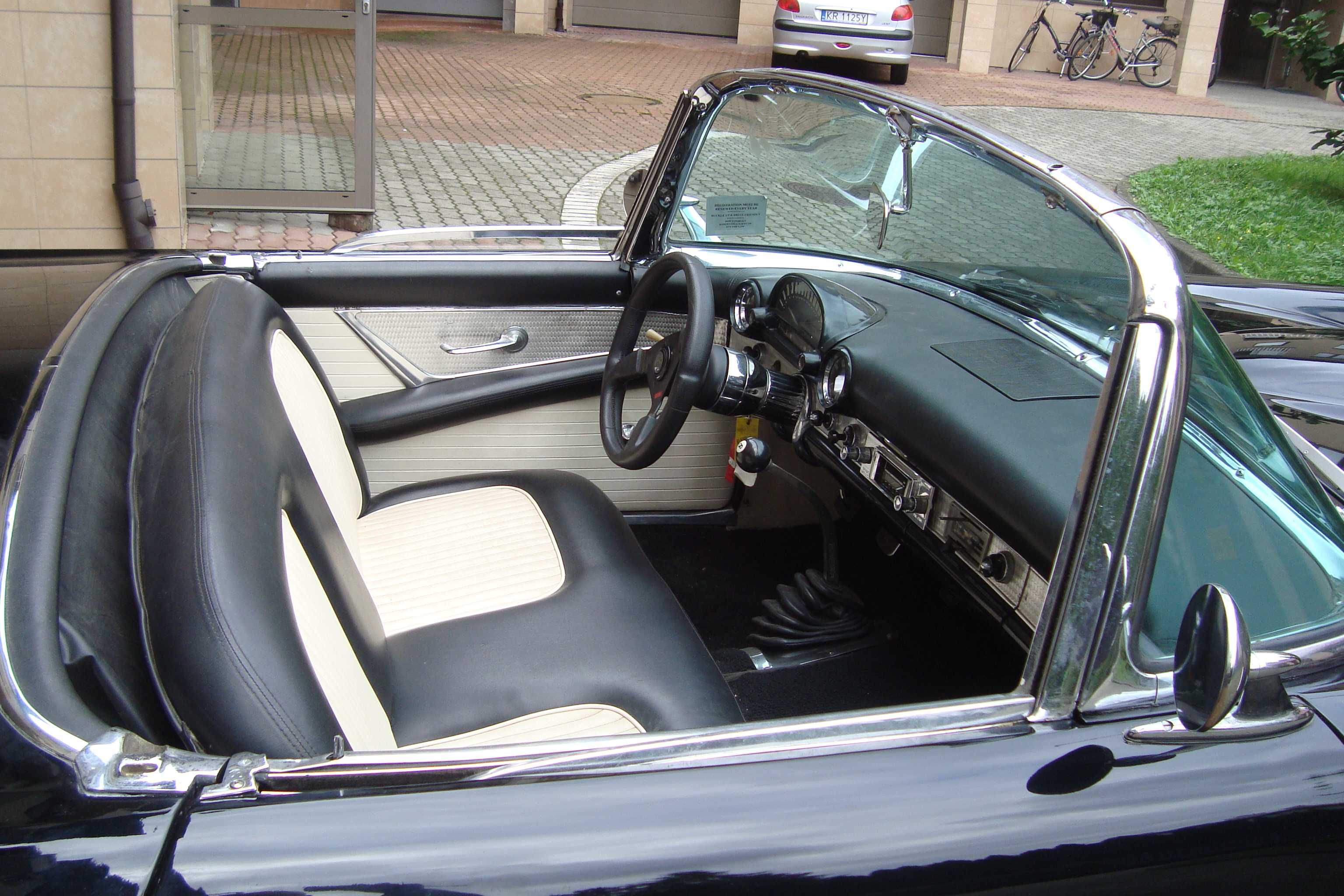 Ford Thunderbird 1955, 4800 cm3 .