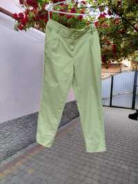 Літні жіночі брюки салатового кольору