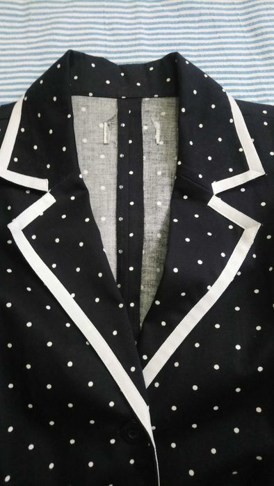 Żakiet granatowy w grochy klasyczny elegancki styl Coco Chanel