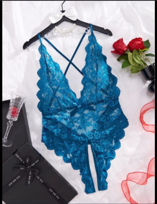 Мереживне боді з відкритим доступом