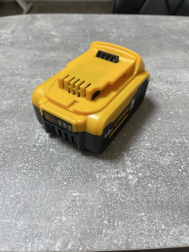 Акумулятор DeWALT DCB184
