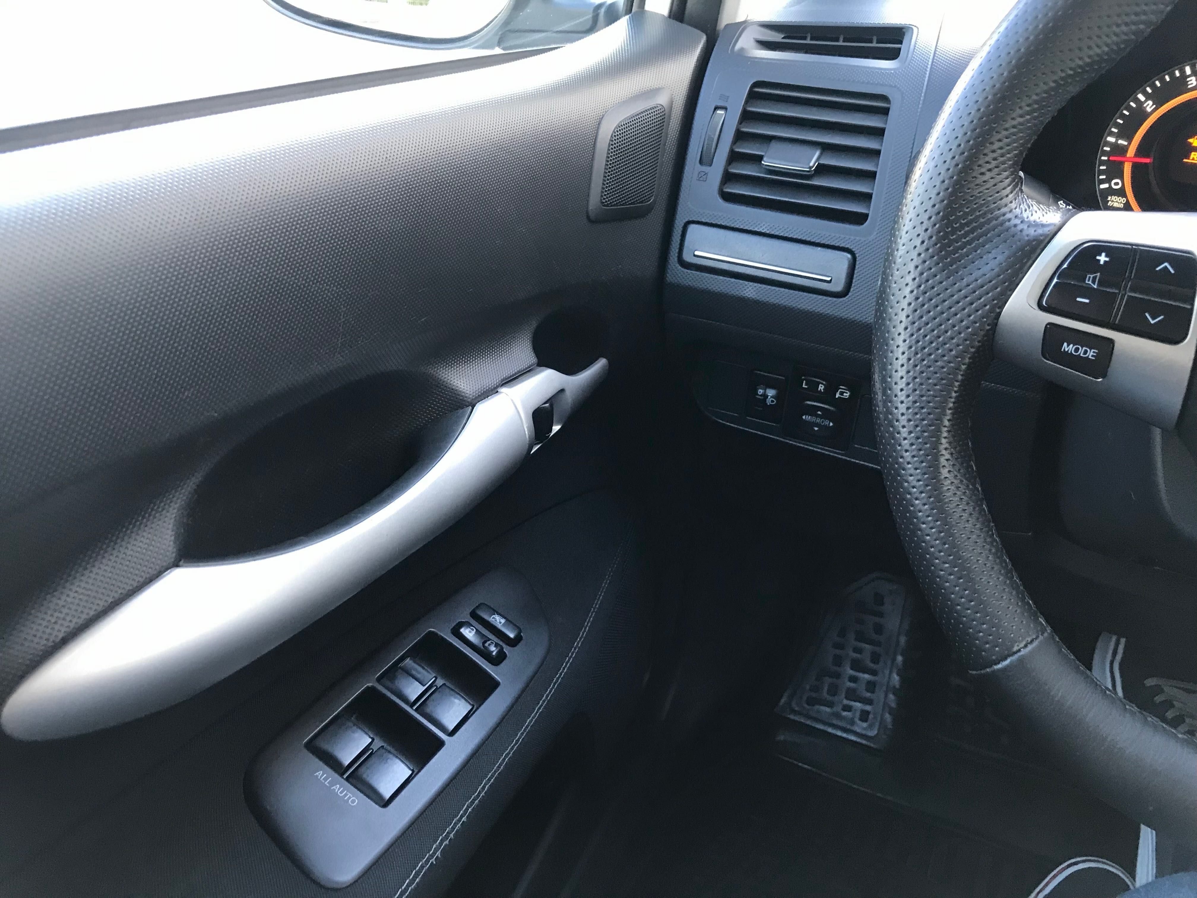 Тойота Аурис 2010г 1.6 Автомат.
