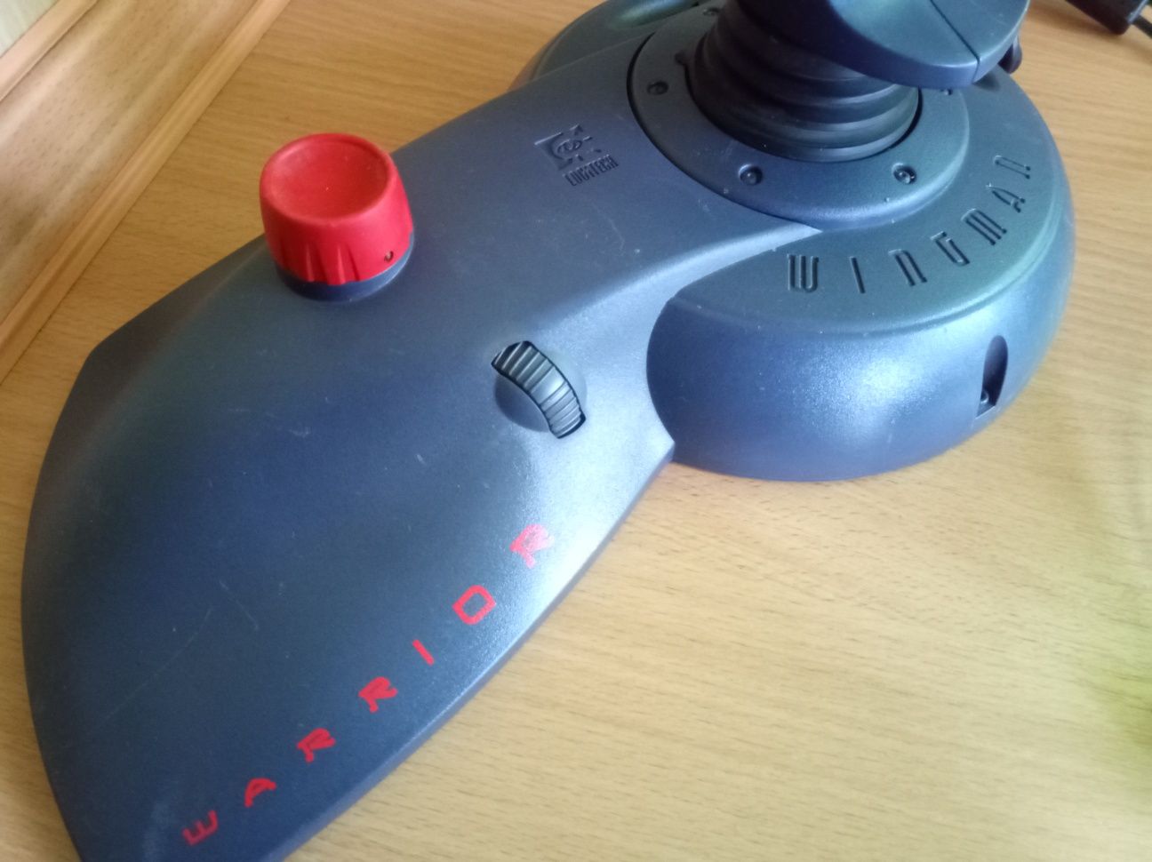 Logitech WingMan Warrior - retro kontroler / wolant.