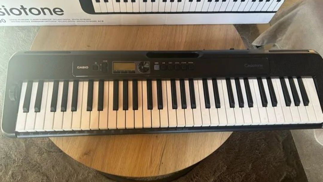 Синтезатор  Casio