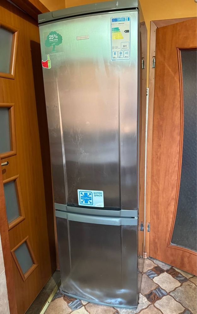 Холодильник Electrolux ERB40233X