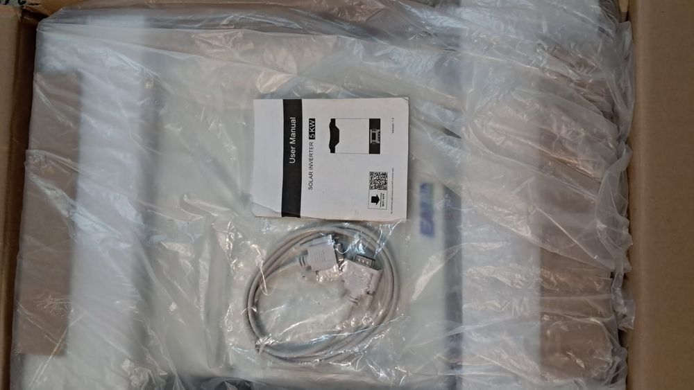 Гібридний інвертор EASUN 5000W