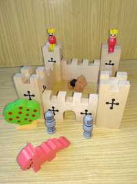 Детский деревянный замок с фигурами