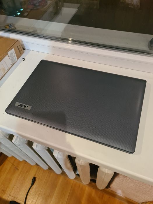 Продам большой ноутбук acer 17.3/2ядра/4/500 идеал все работает