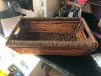 cesto de verga escura rectangular