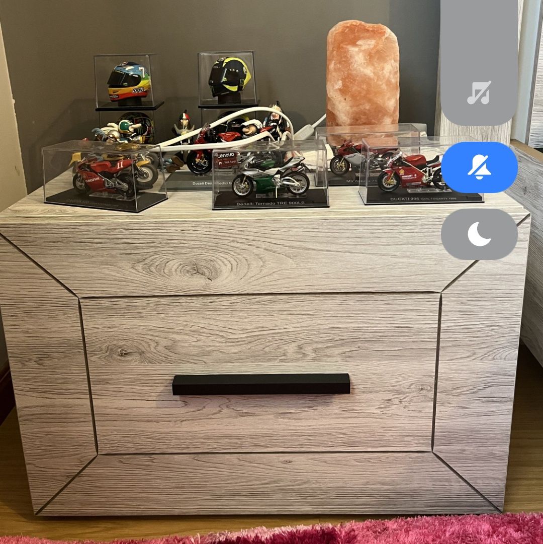 Quarto Completo (Cômoda, 2 criado mudo e cama