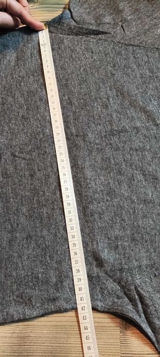 Cienki sweterek (bluzka) ala "nietoperek" z rękawami 3/4 marki Promod