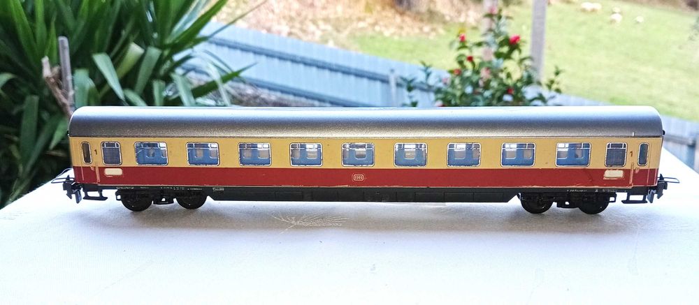 TRIX 3392 Carruagem 1ª classe DC