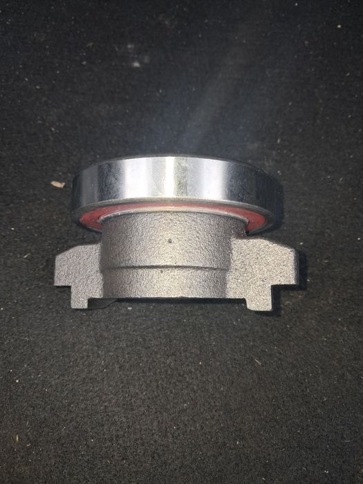 130- Муфта підшипника витискного ЗІЛ 130 з підшипником у зборі