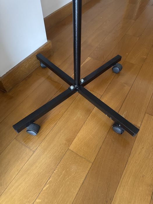 Poleiro papagaio com rodas