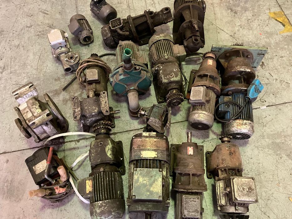 Vendo 17 motores usados