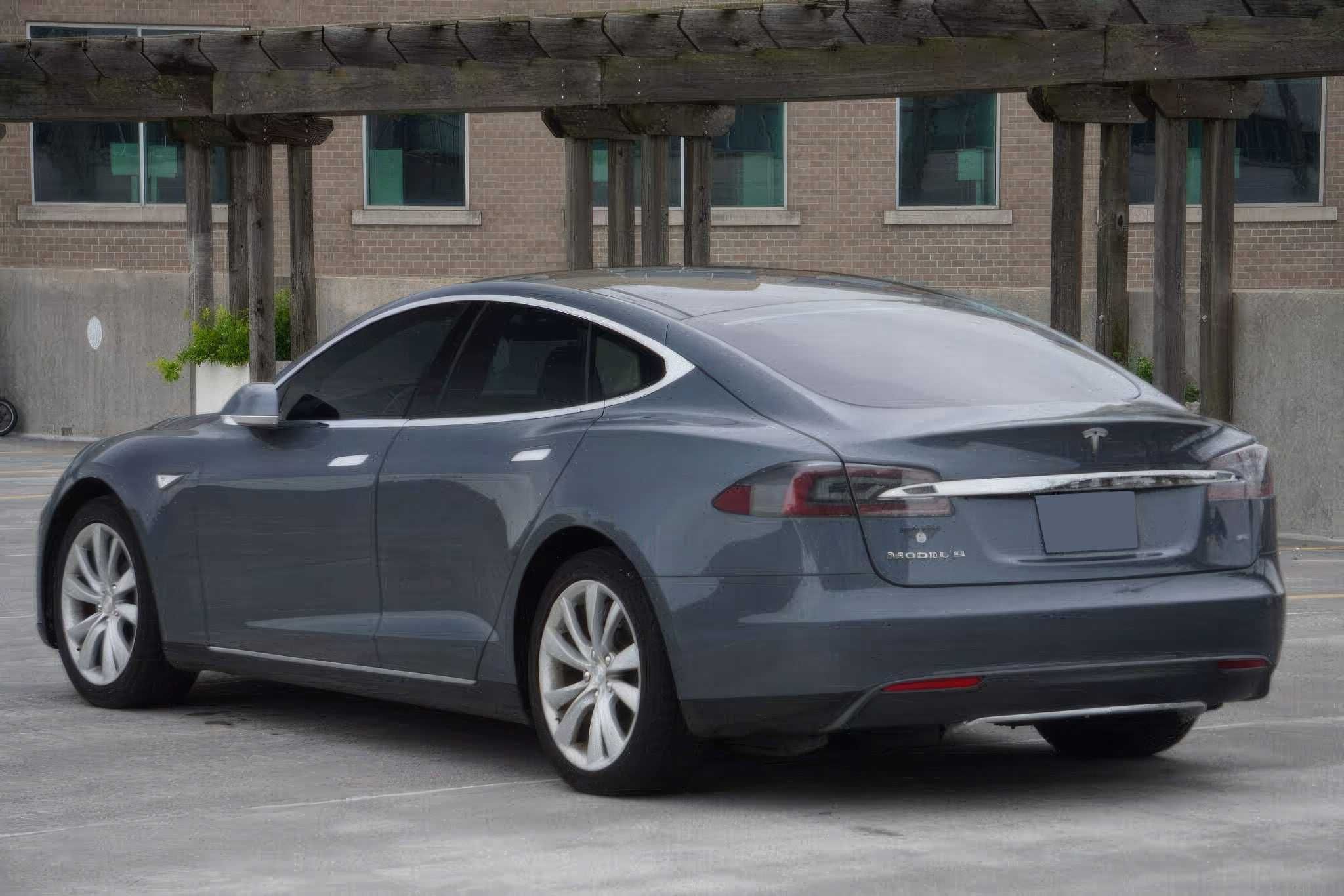2013 Tesla Model S 85 RWD