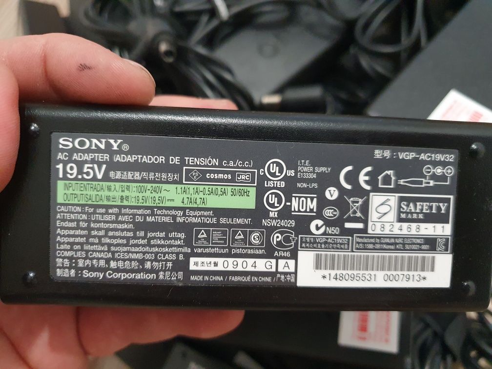Зарядка зарядное блок питания Sony LG 19,5v оригінал