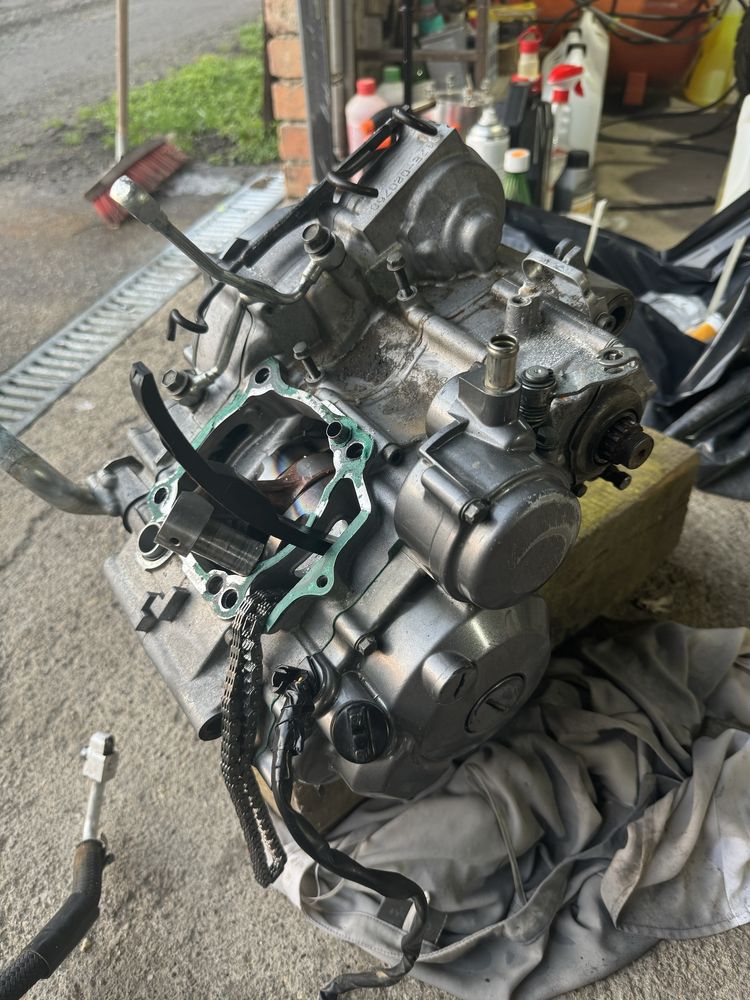 Yamaha Yfz 450 części silnika. Kartery,stator,skrzynia