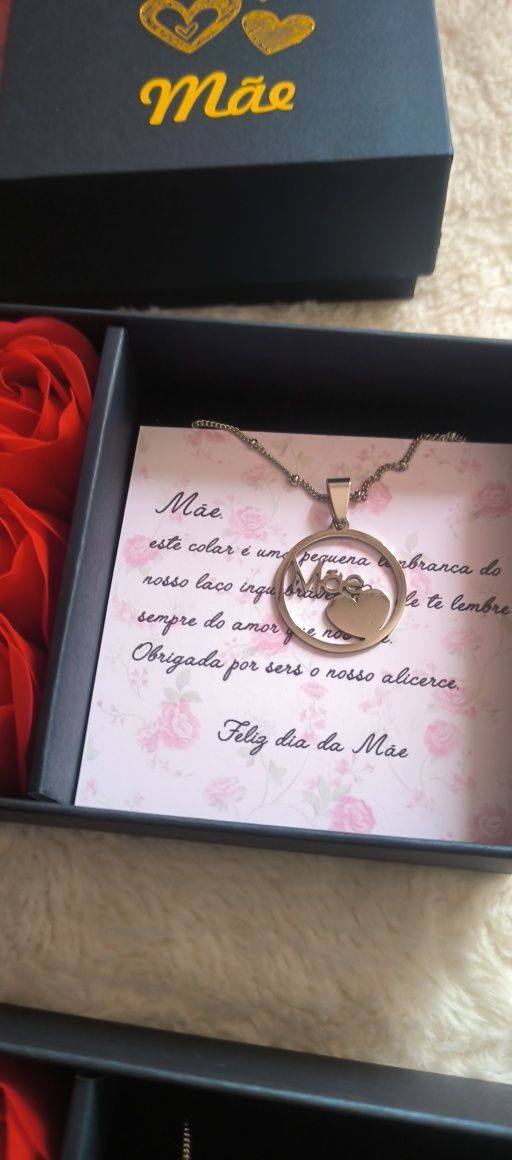 Caixa rosas com colar mãe