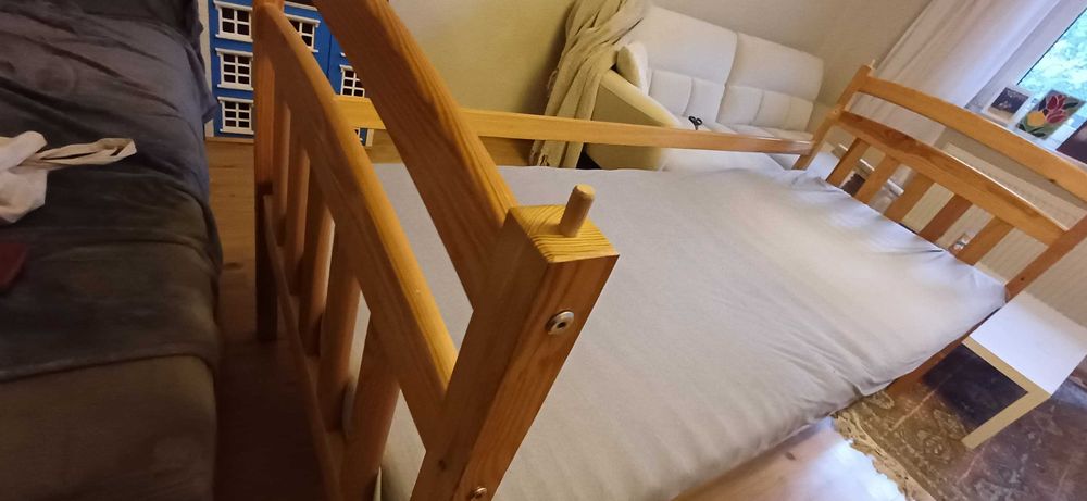 łóżko jednosobowe z materacem