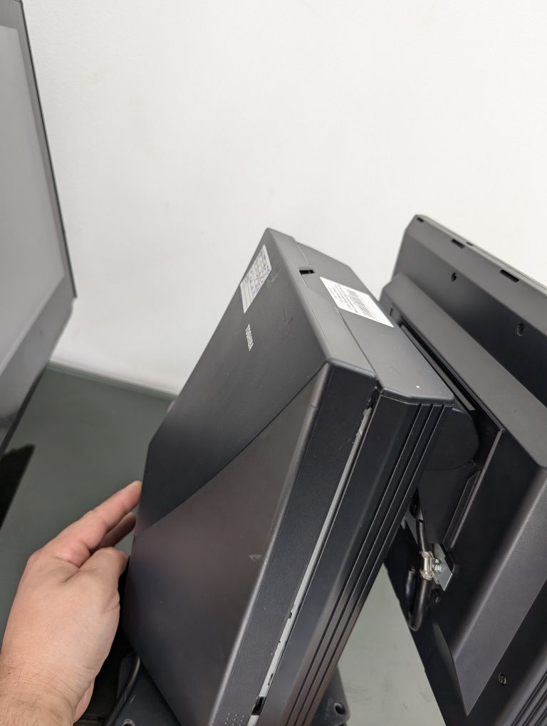 Toshiba ST-A20-T5GK-QM-R є POS (сенсорний моноблок)