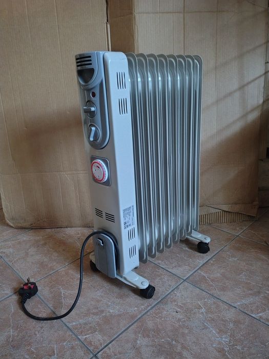 Grzejnik olejowy 2kW z 24-godzinnym timerem