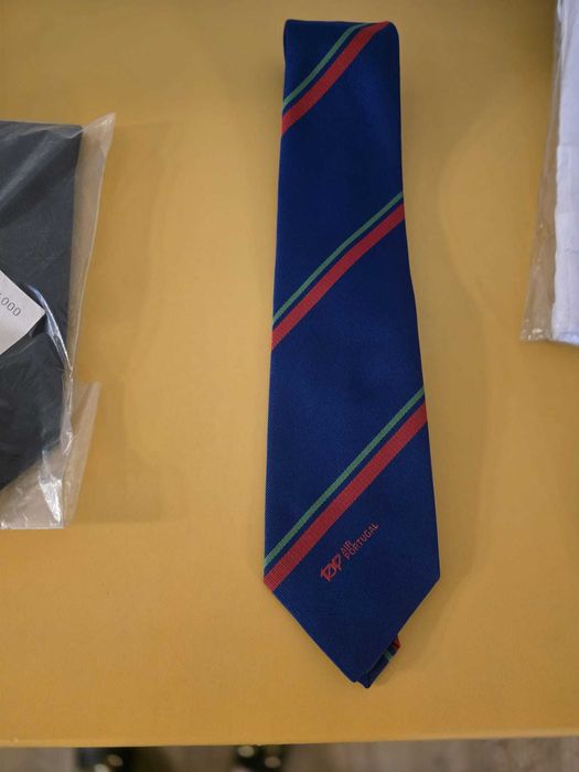 Conjunto de camisas e gravatas de farda da TAP e da Sata