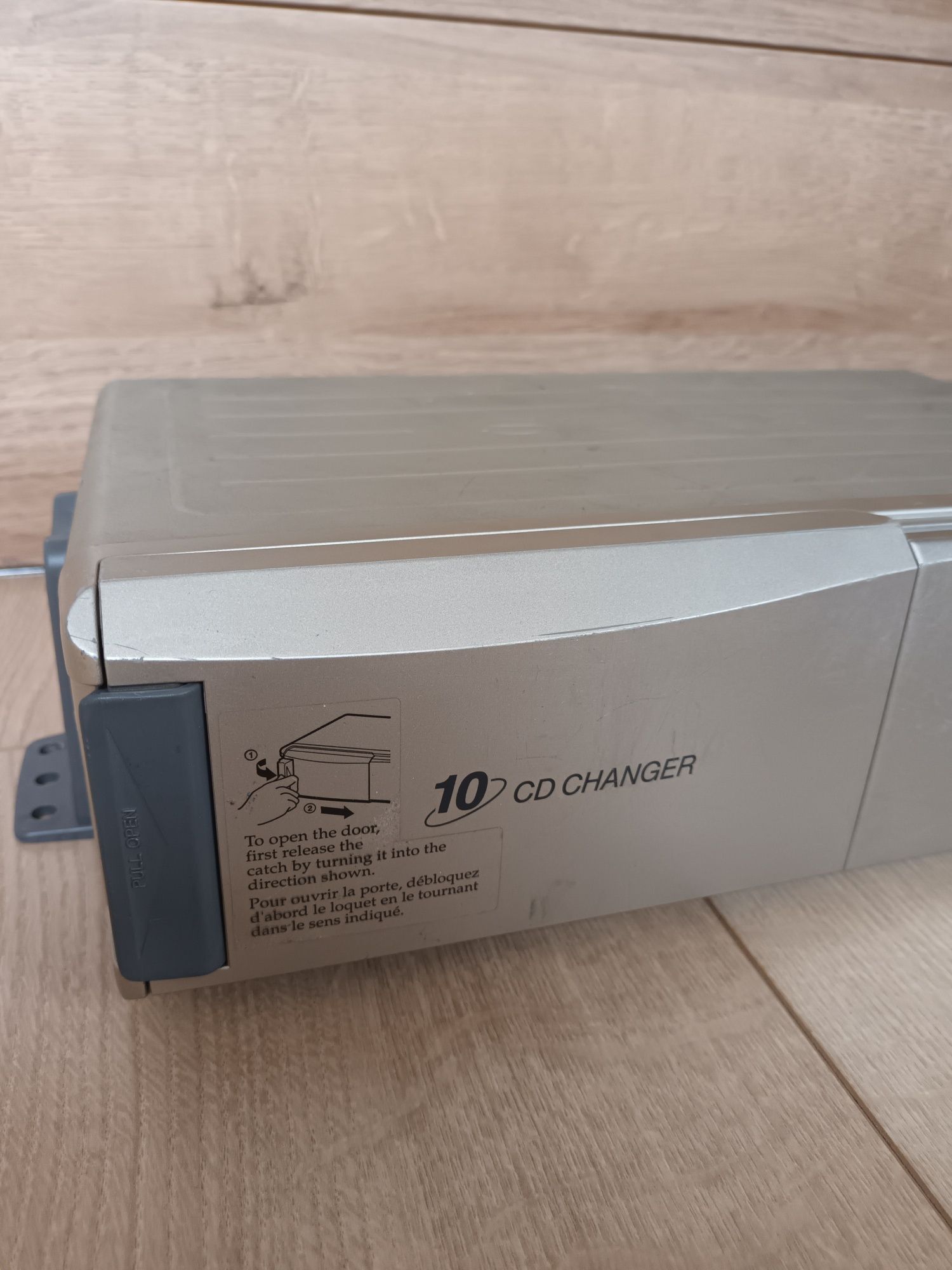 Zmieniarka płyt CD Sony CDX-51