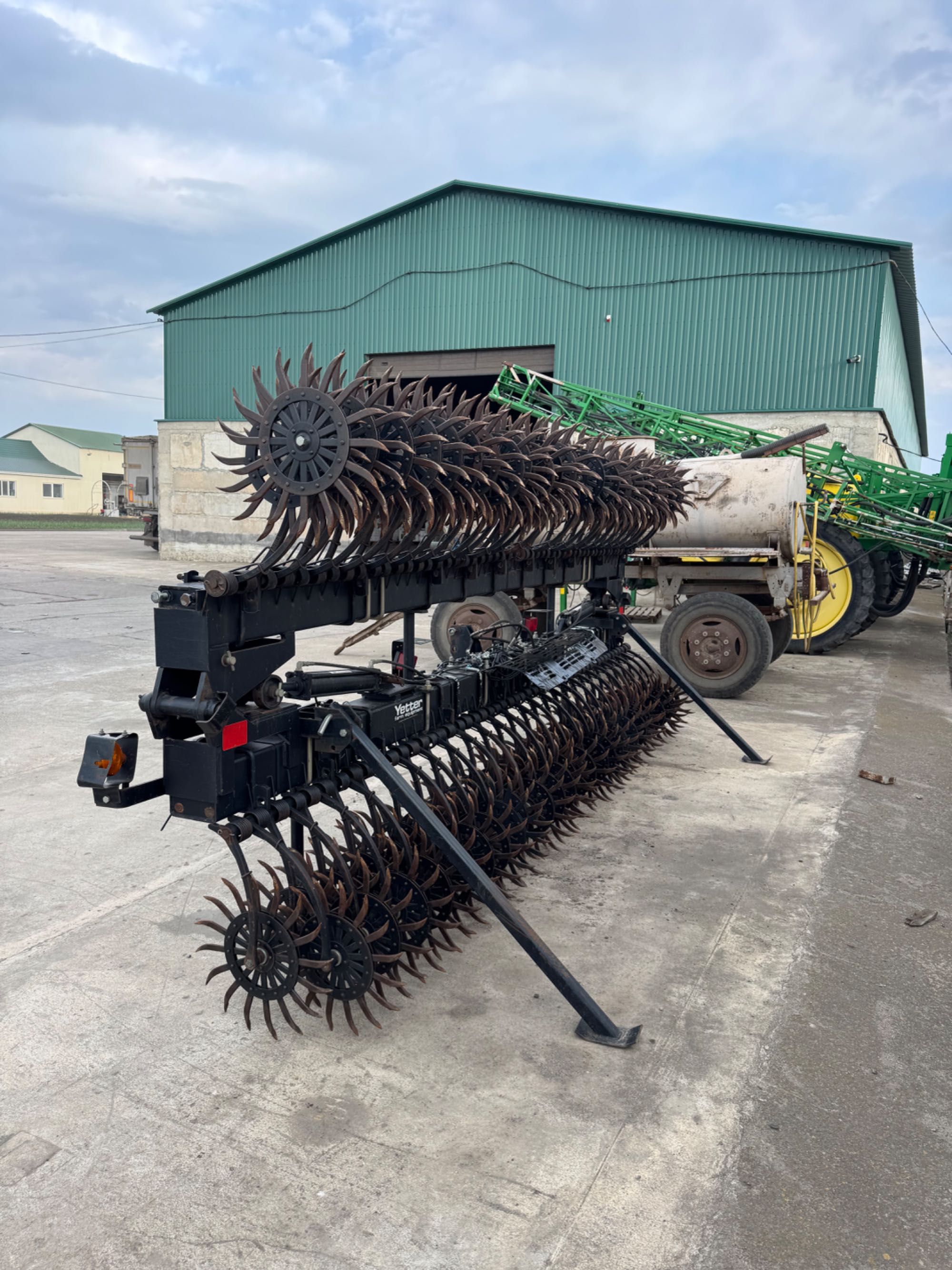 Ротатційна борона мотиге Yetter 9 метров