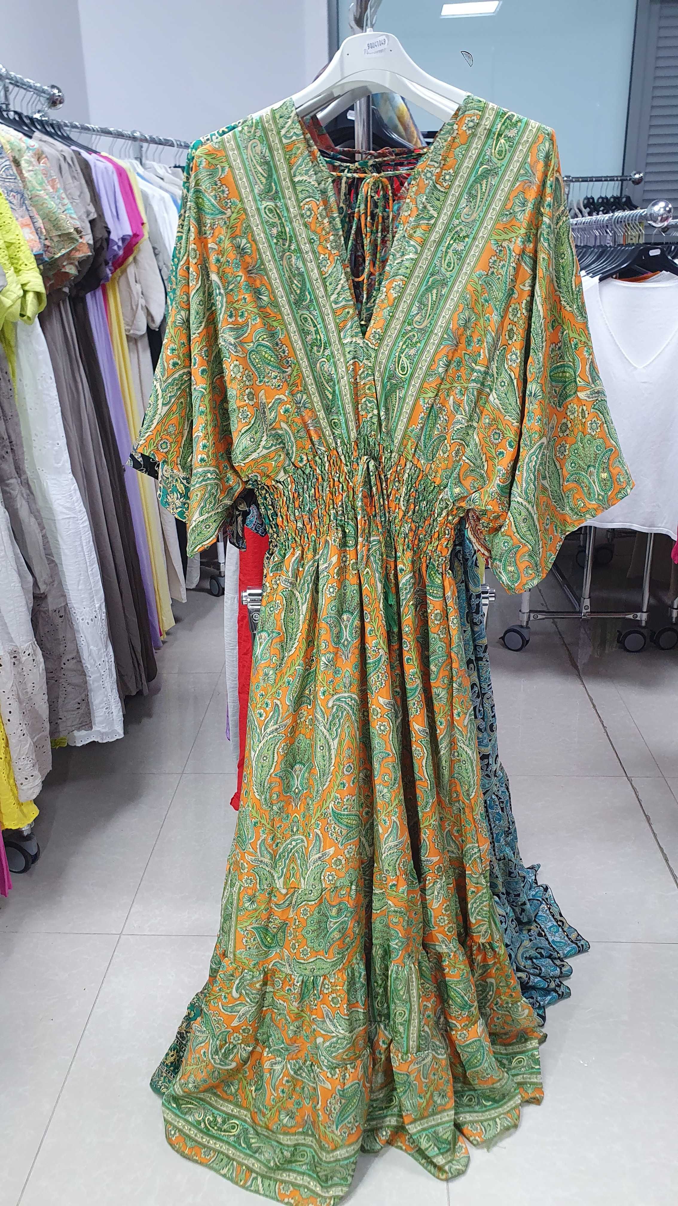 Sukienka Marzeń - Idealny Dekolt w Szpic!