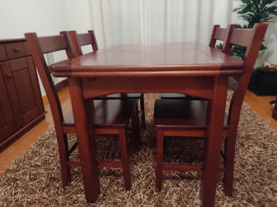Mobiliário de Sala de Jantar completo - pinho maciço