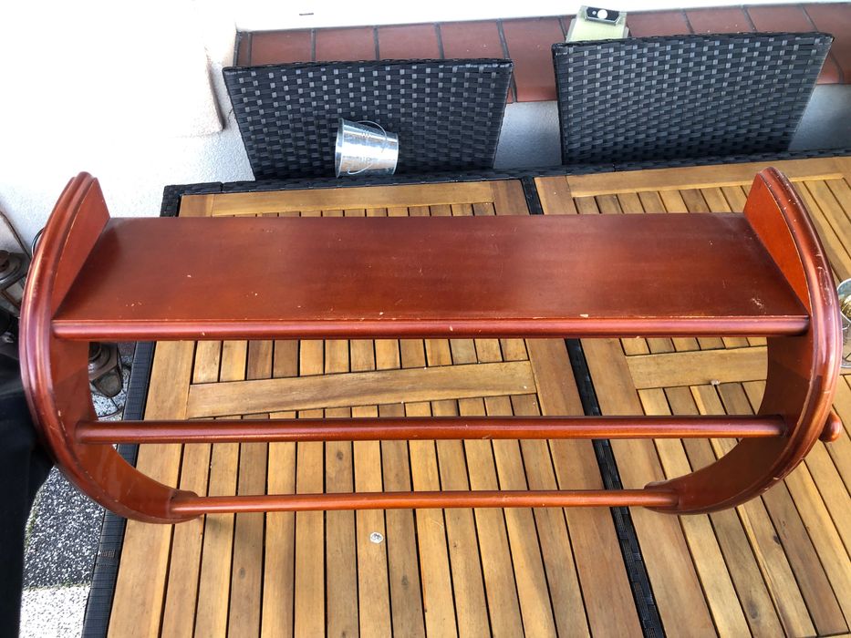 polka wiszaca , na korytarz