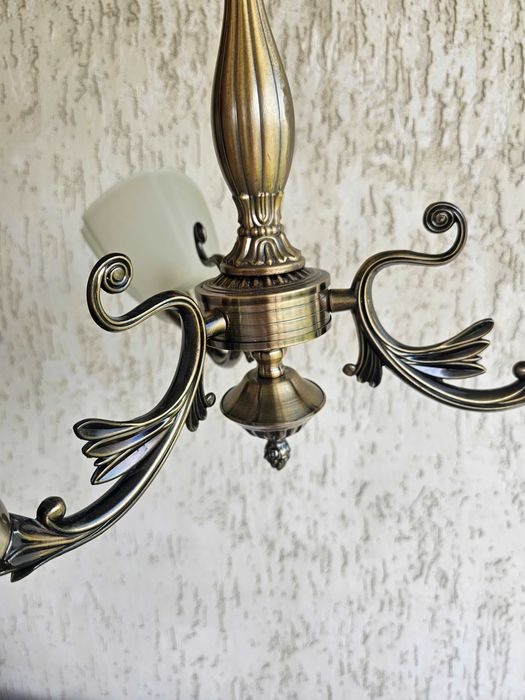 Люстра класична. Нова