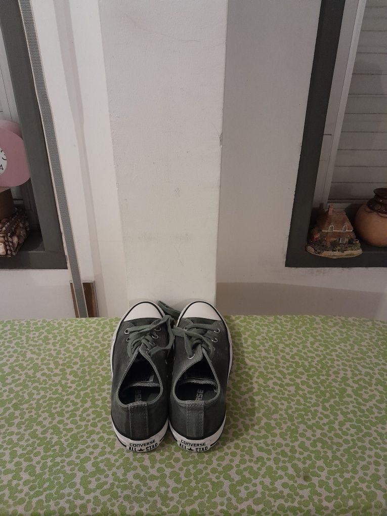 Vendo Sapatilhas de Senhora CONVERSE muito bonitas como novas