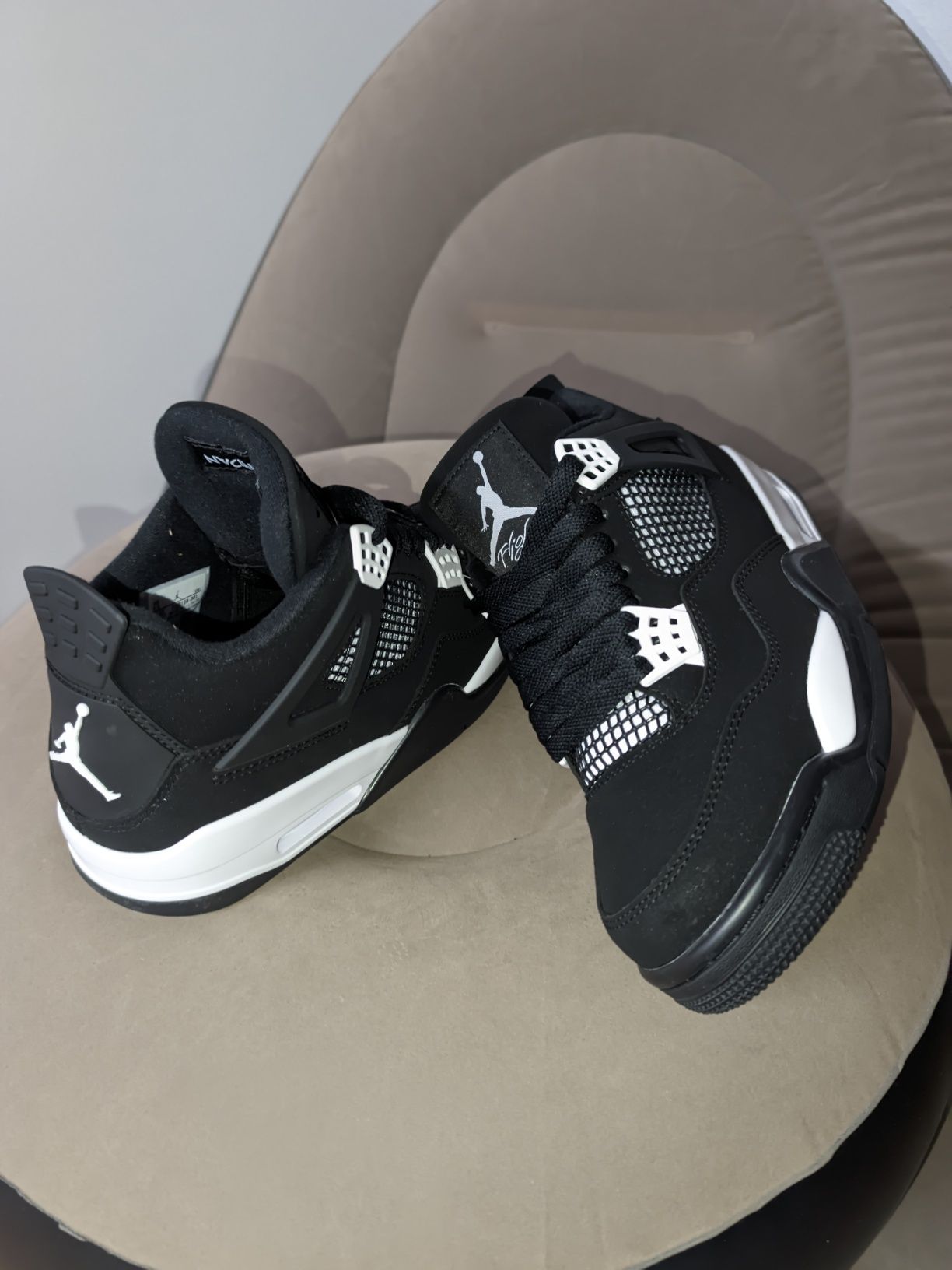 Jordan 4 White Thunder
