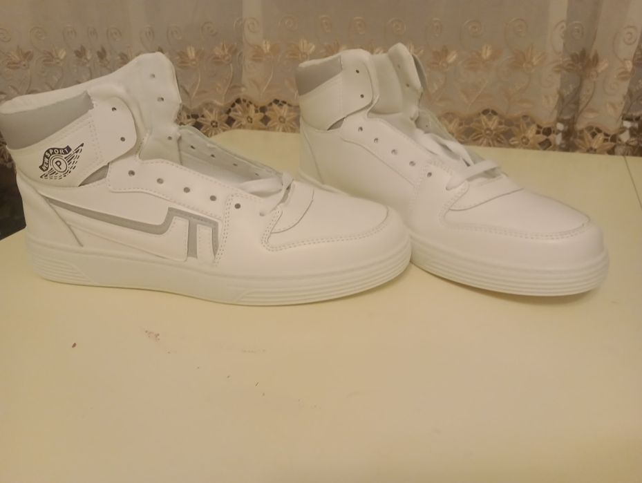 Демісезонні кросівки