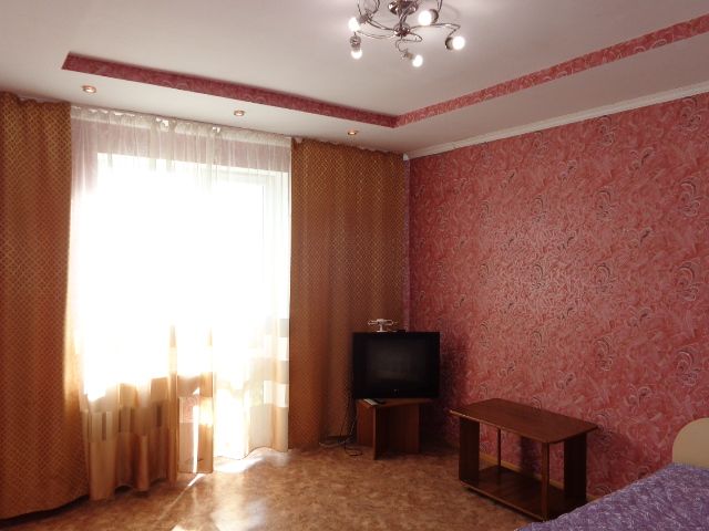 Подобово. Центр. 2 Кімнатна кв. Бойлер. Wi-Fi, Звiтнi документи.