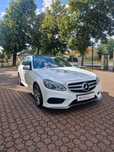 Auto do ślubu i na inne uroczystości Mercedes Benz E klasa Biała